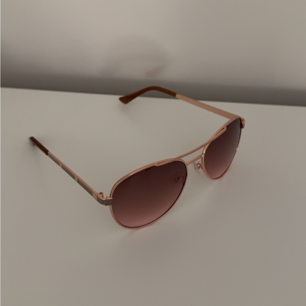 Stylish Aviator Sunglasses with Brown Lenses